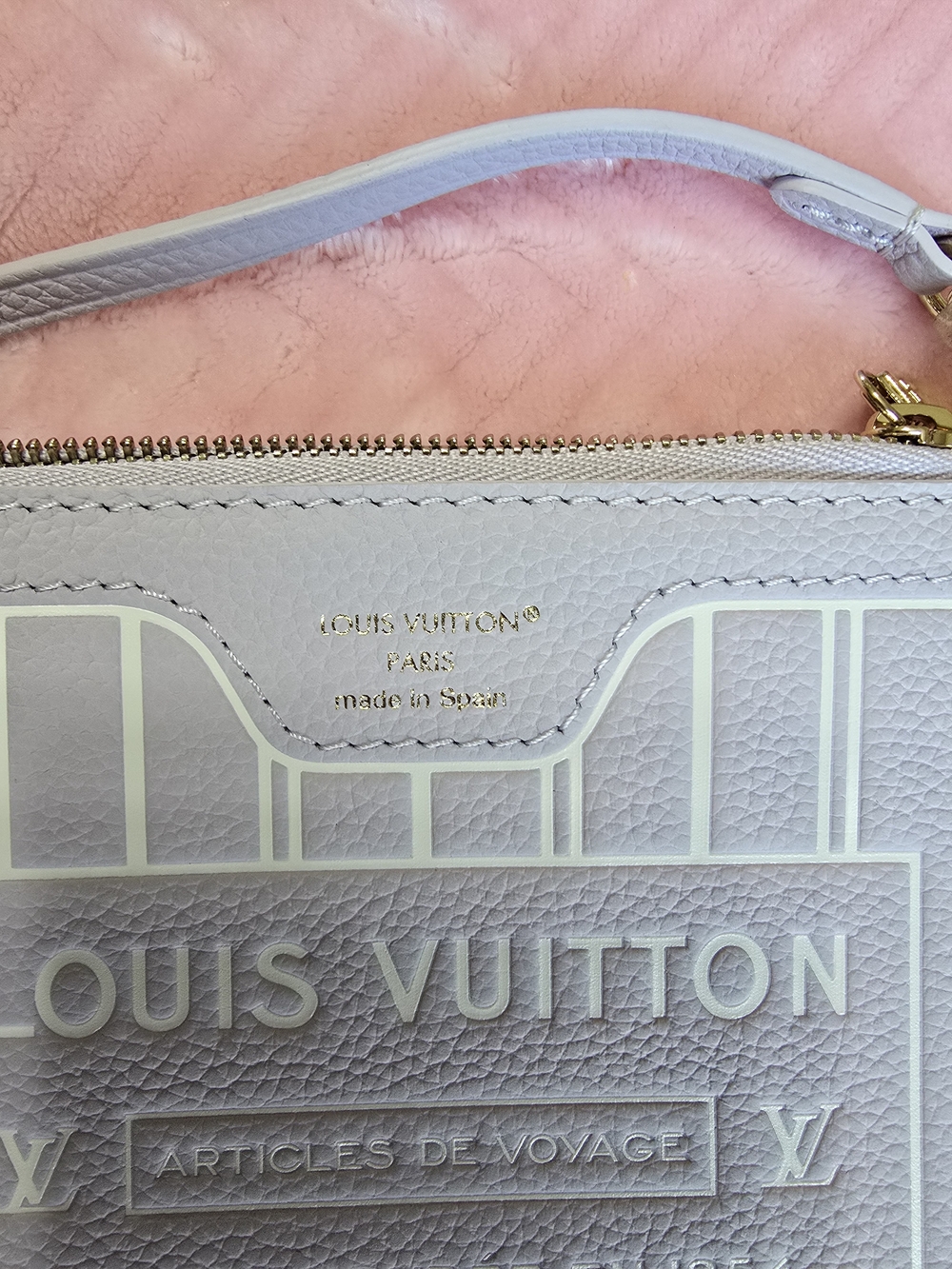 Louis Vuitton Pale Pink Leather Logo Wristlet with Cream Trim - Picture 5 of 10